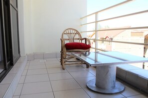 Executive Apartment | Balcony - Clean & Cosy (Nairobi)