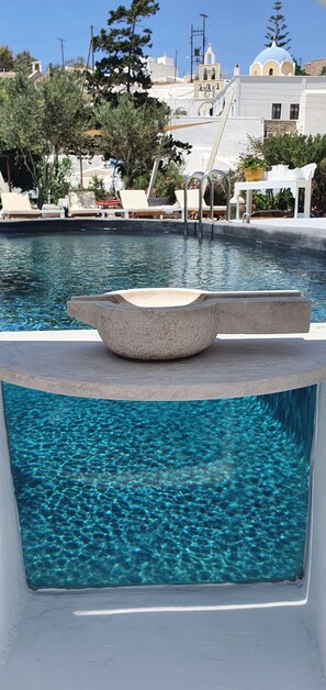 Seasonal outdoor pool - Kalitsi Canaves (Santorini)