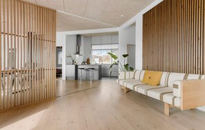 Smart TV, chimenea y futbolito 