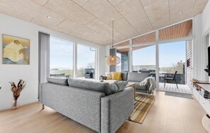 Smart-TV, Kamin, Tischfußball