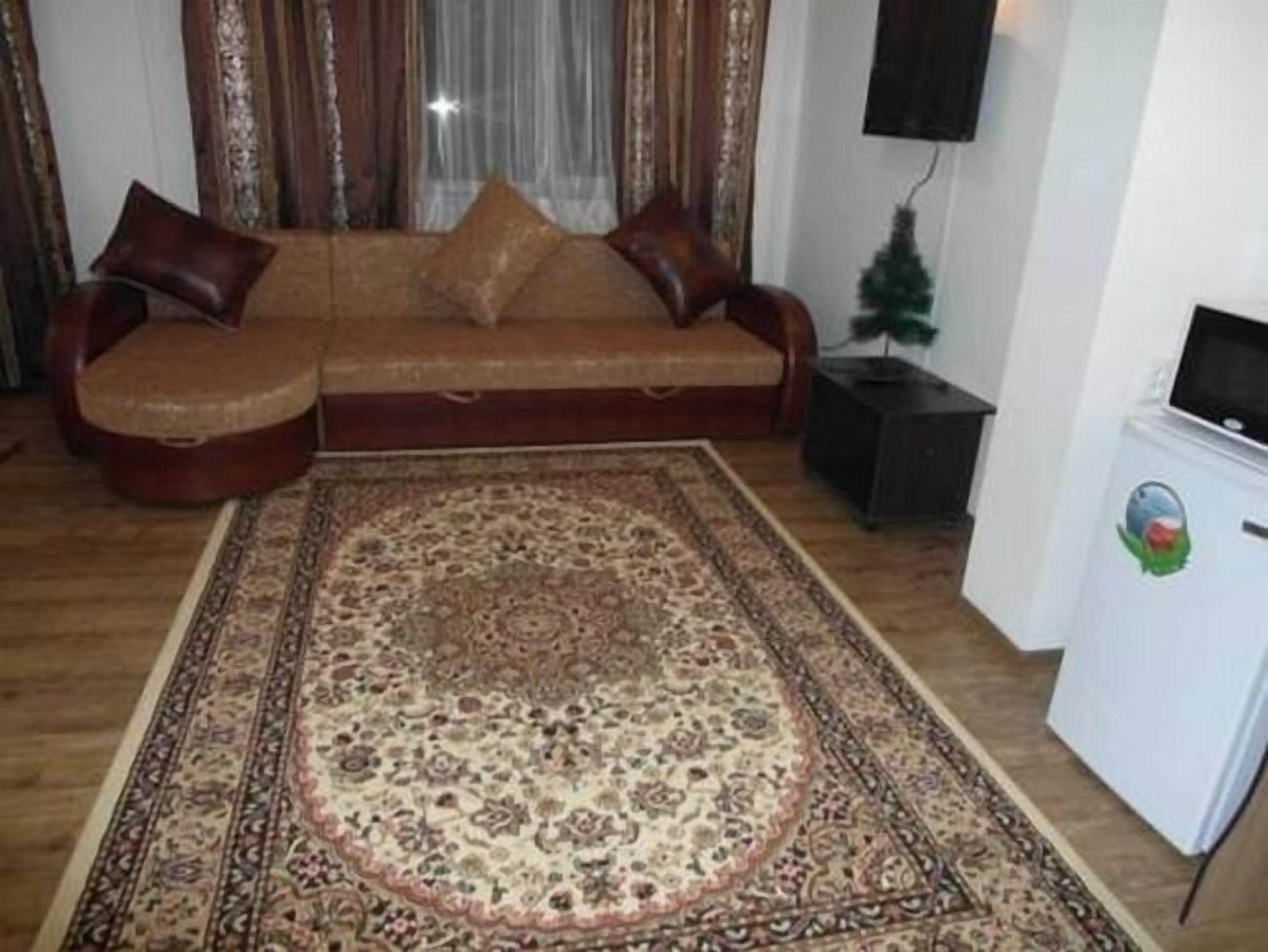 suite | living room | tv