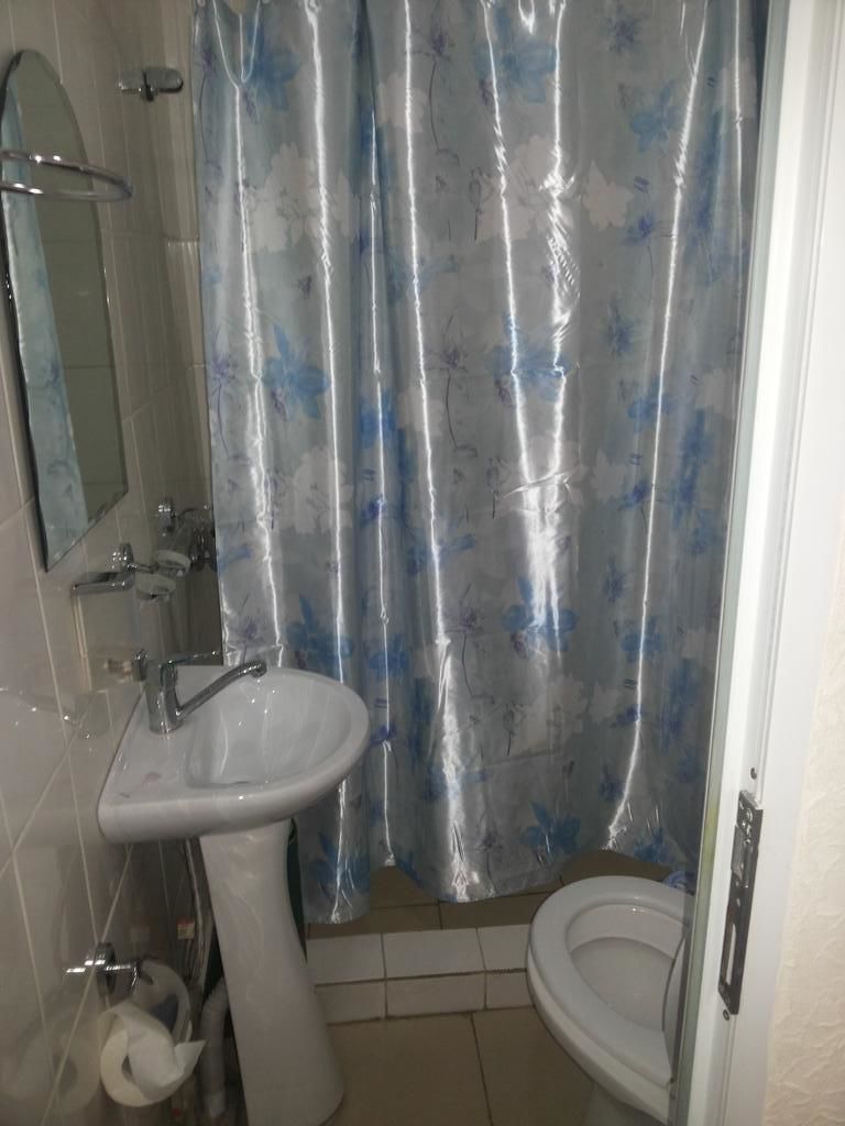 shower, free toiletries, hair dryer, slippers