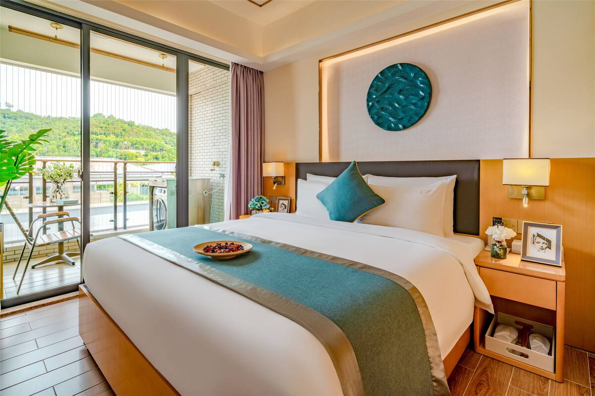 Roupas de cama premium, cofres nos quartos, escrivaninha