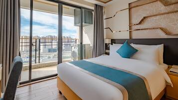 Business Double Room, 1 Queen Bed, Kitchen | Premium bedding, in-room safe, individually decorated