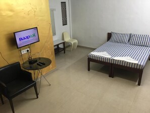 In-room safe, rollaway beds, free WiFi - Victory Mansion (Chennai)