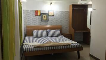 In-room safe, rollaway beds, free WiFi