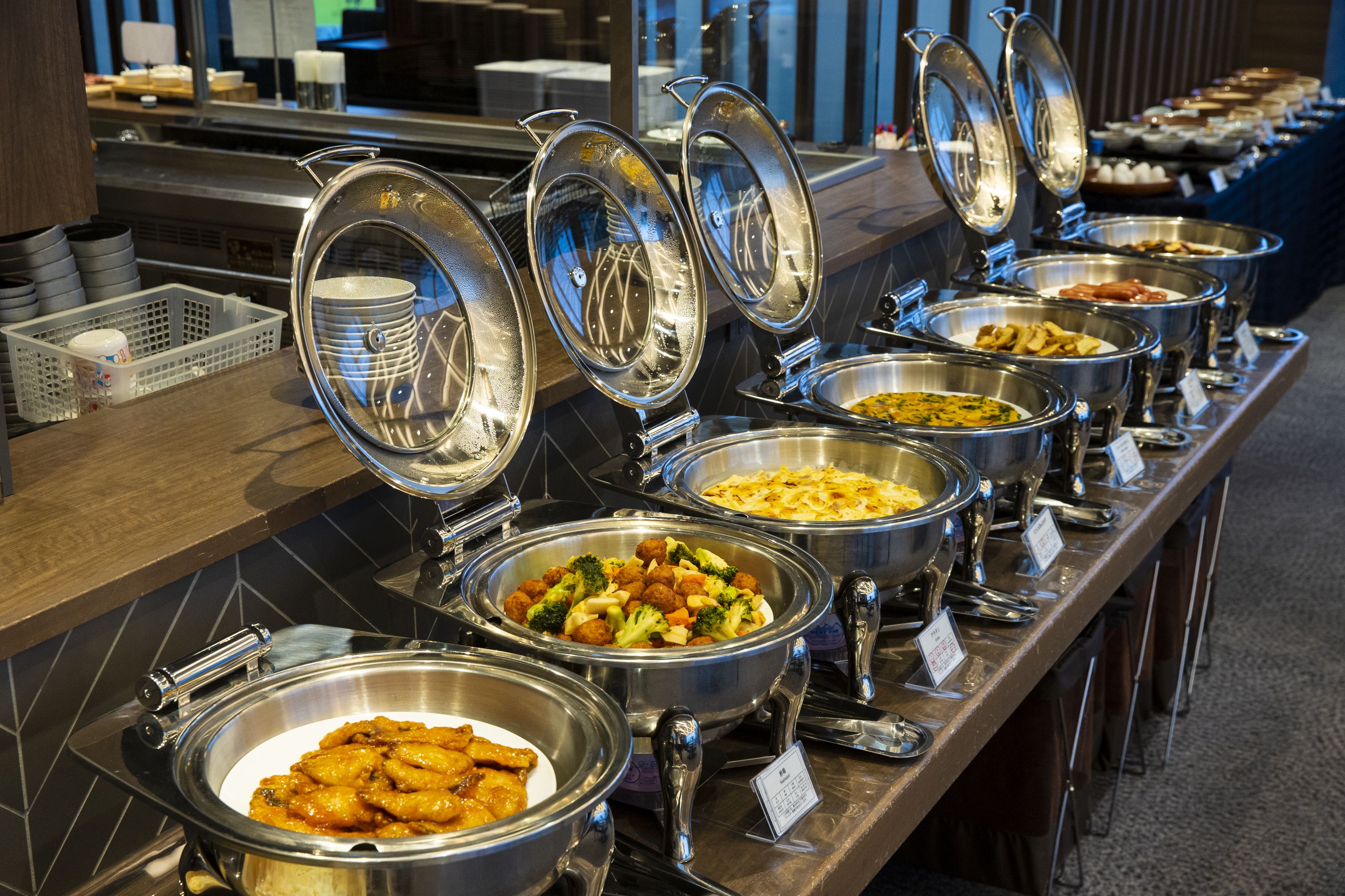 daily buffet breakfast (jpy 1500 per person)