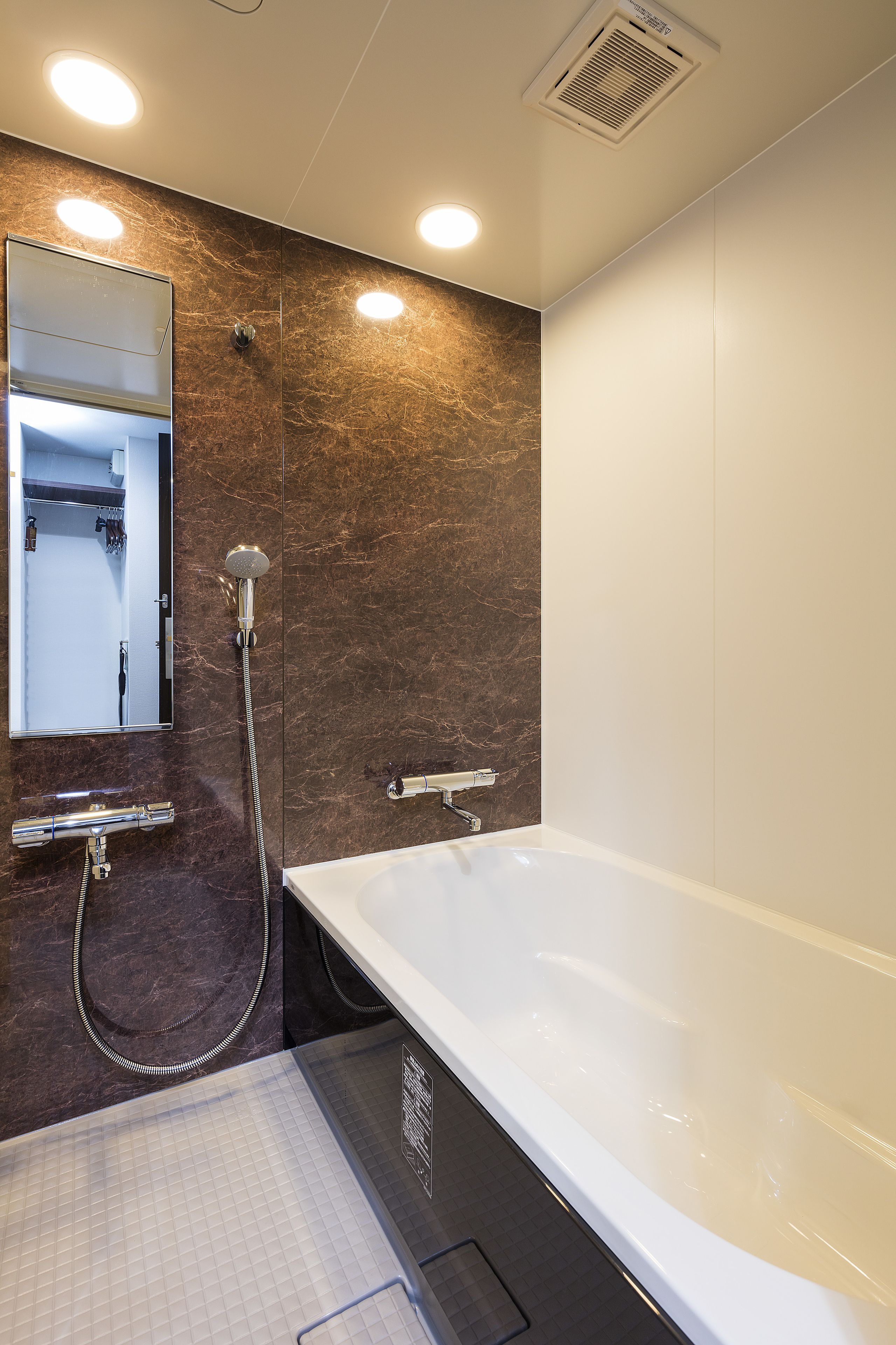 twin room | bathroom | separate bathtub and shower, free toiletries, hair dryer, slippers