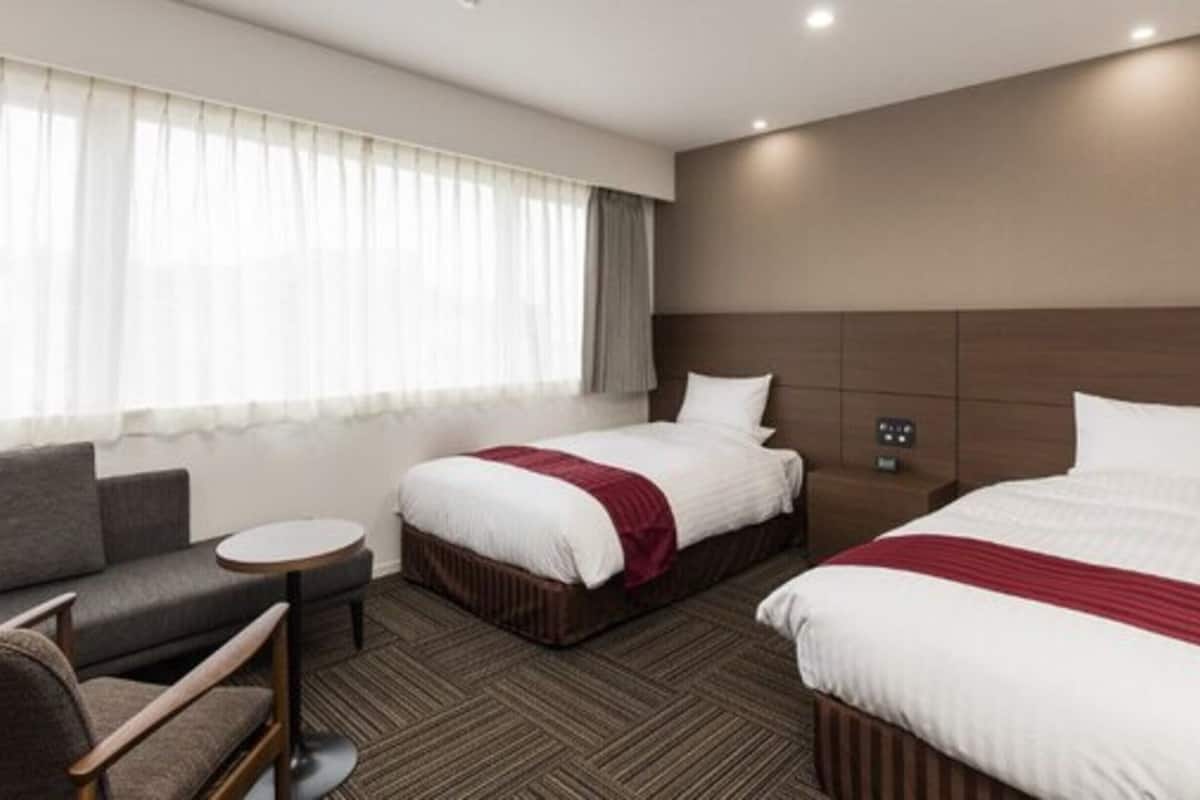 twin room | in-room safe, desk, blackout curtains, free wifi