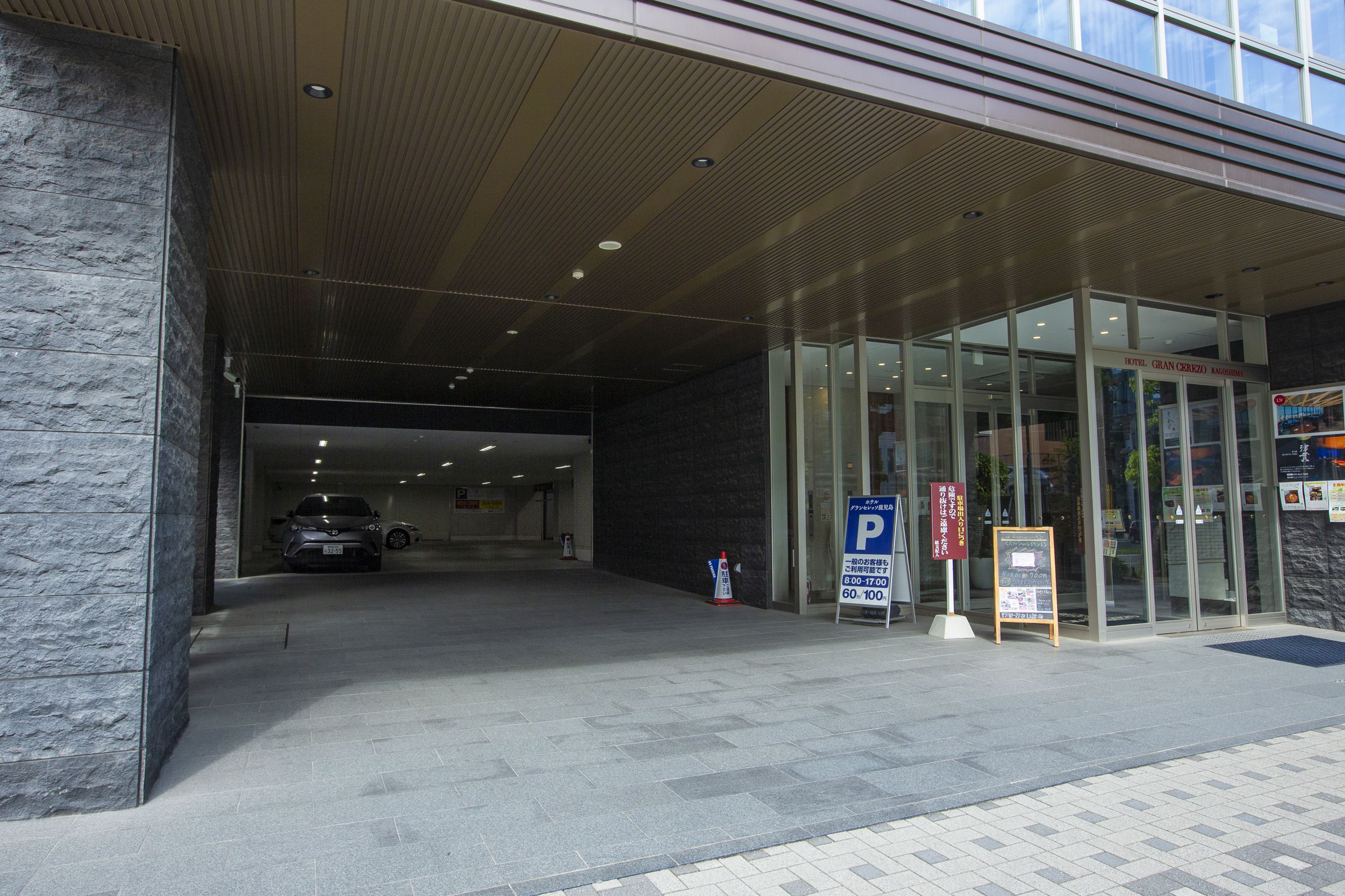 self-parking (surcharge) 1000 per night