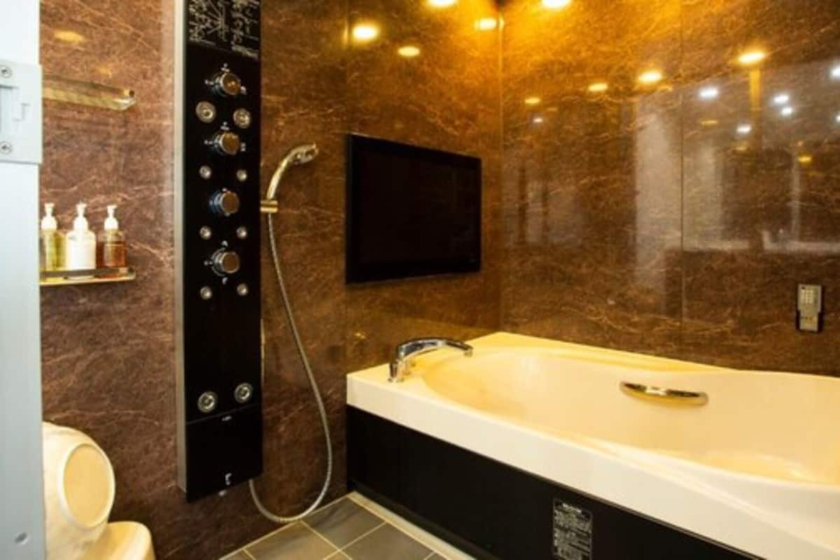 separate bathtub and shower, free toiletries, hair dryer, slippers