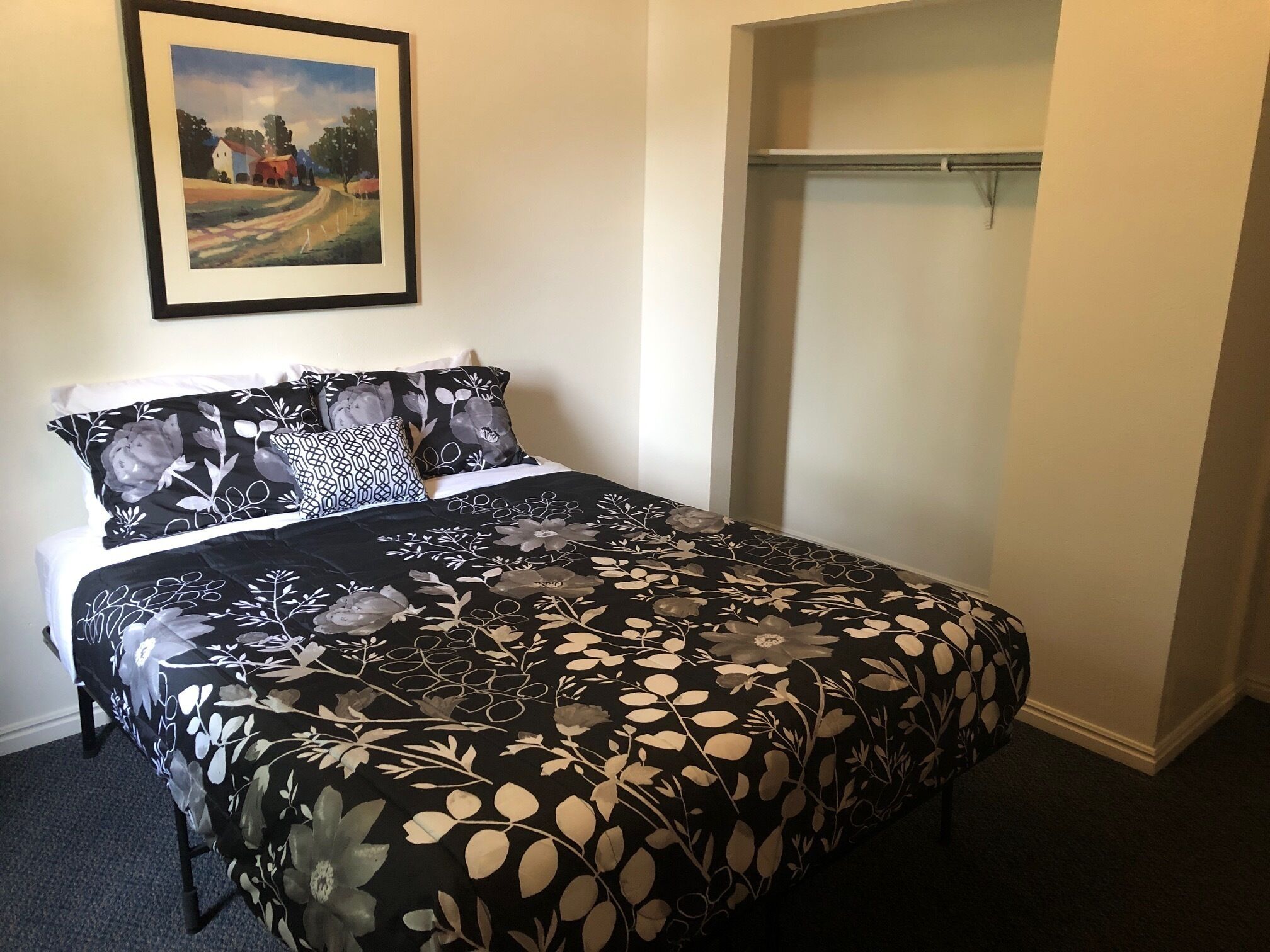 4 chambres, fer et planche à repasser, Wi-Fi, draps fournis