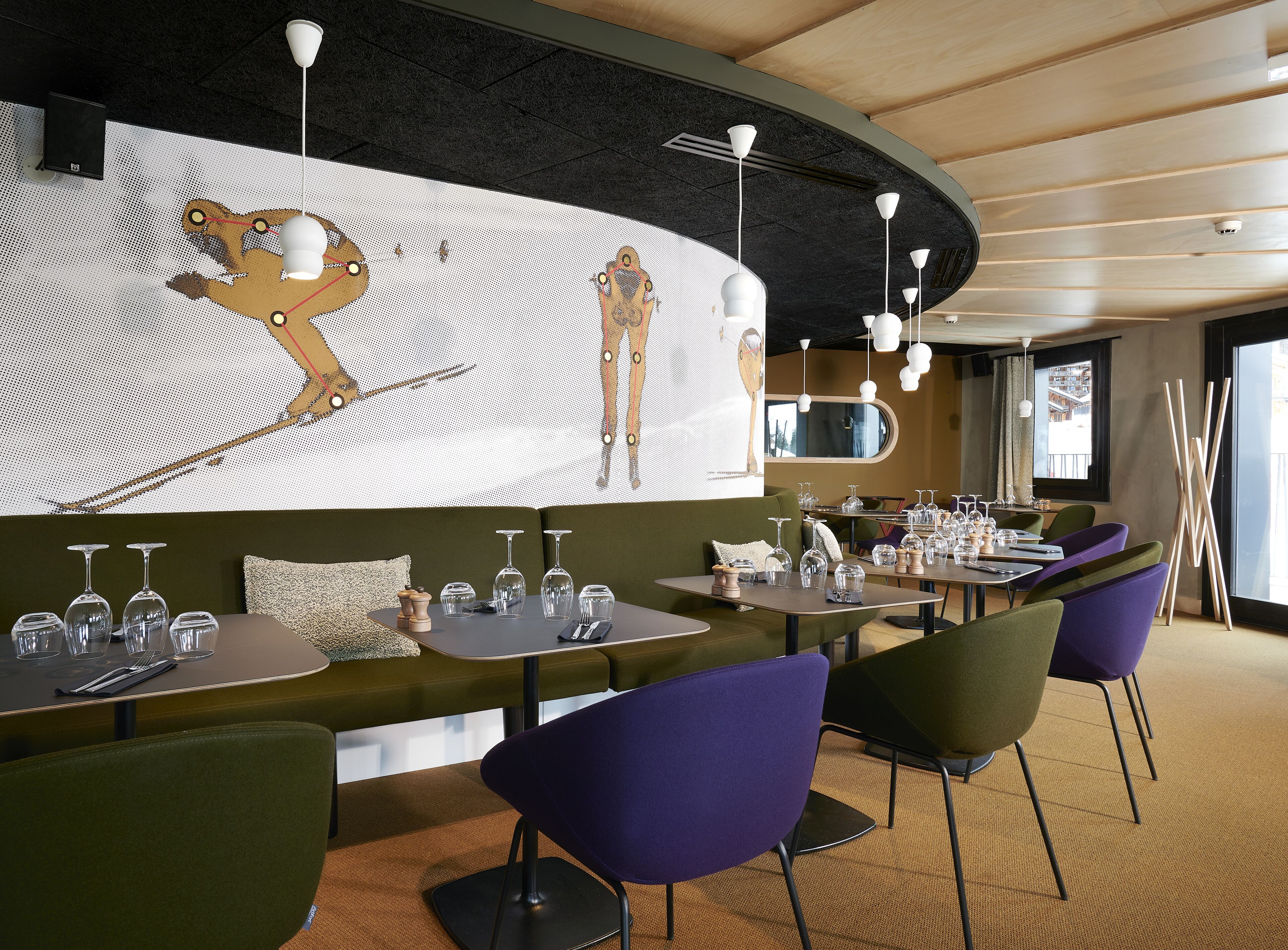 lunch and dinner served