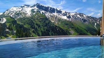 Piscine extérieure (ouverte en saison)