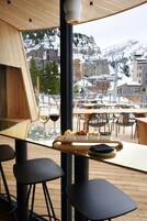 供应午餐和晚餐