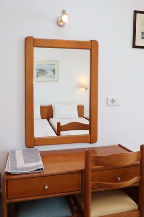 Free WiFi, bed sheets - PANORAMA HOTEL (Istiaia-Aidipsos)