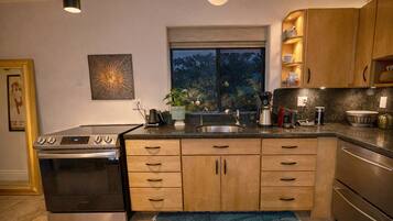 Luxury Apartment, 2 Bedrooms, Garden View | Private kitchen | Coffee/tea maker