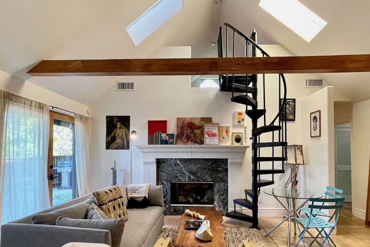 Luxury Apartment, 2 Bedrooms, Garden View | Living area | Flat-screen TV