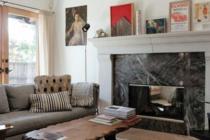 Luxury Apartment, 2 Bedrooms, Garden View | Living area | Flat-screen TV - Inn Paradiso (Paso Robles)