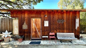 Cabaña de diseño, vistas al jardín | Fachada del alojamiento