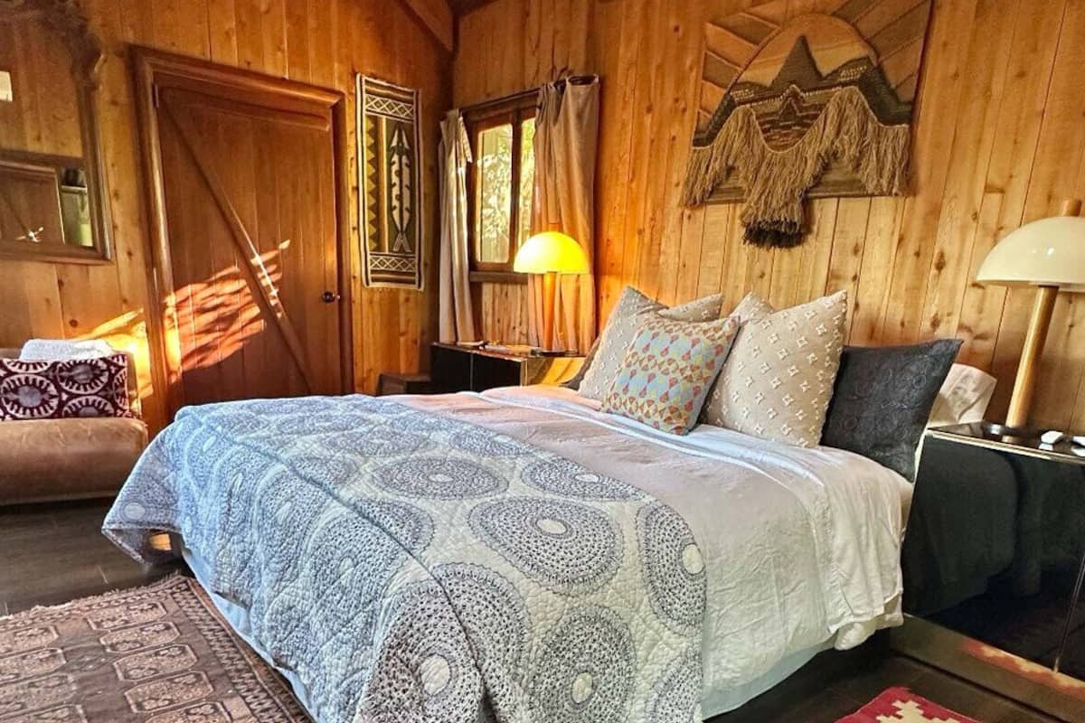 奢華套房, 2 間臥室, 花園景 | 埃及棉床單、高級寢具、Tempur-Pedic 床墊、獨特設計