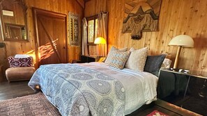 Suite de lujo, 2 habitaciones, vistas al jardín | Sábanas de algodón egipcio y ropa de cama de alta calidad