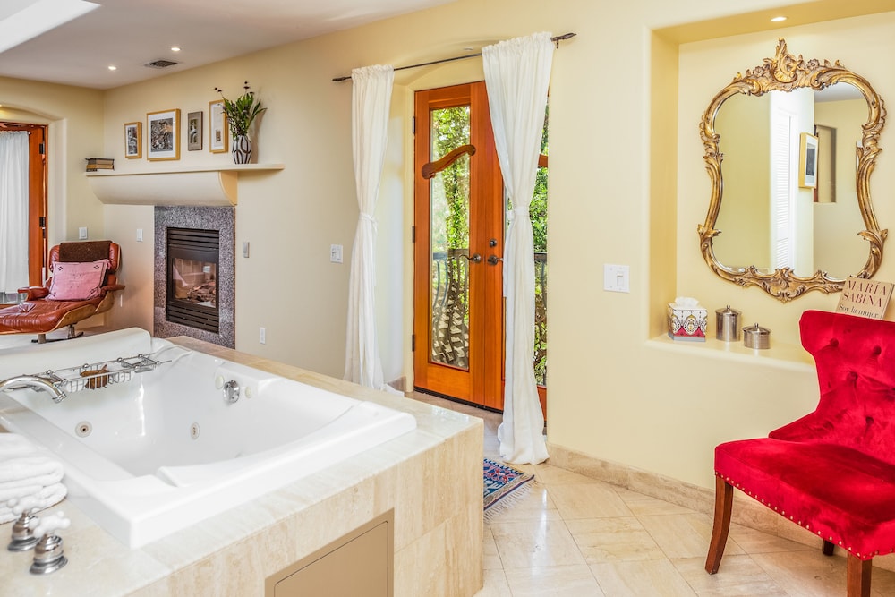 Inn Paradiso by null