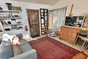 Design Cabin, Garden View | Living area | Flat-screen TV - Inn Paradiso (Paso Robles)