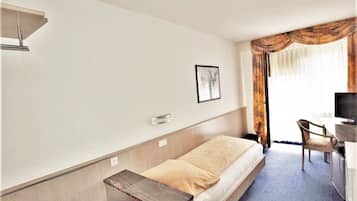 Single Room (104) | Desk, soundproofing, free WiFi, bed sheets