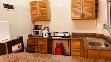 Classic Apartment, 2 Bedrooms | Private kitchen