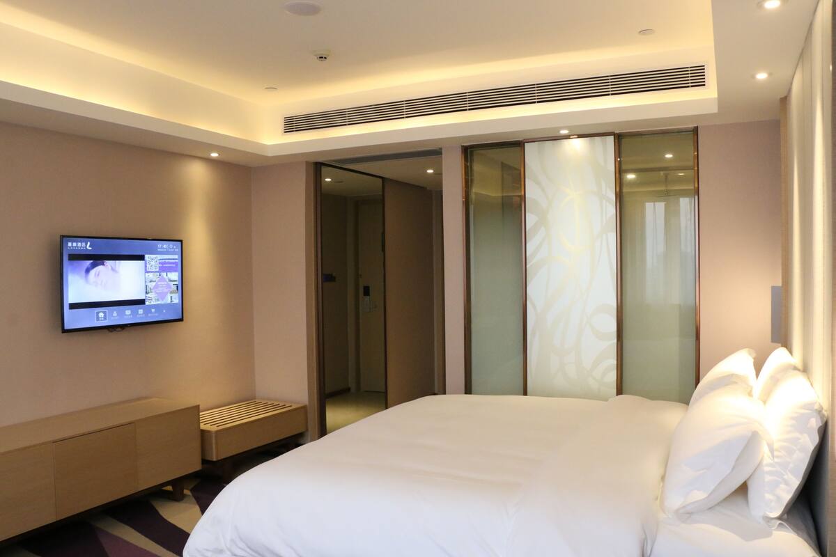 Superior Double Room, 1 Queen Bed, Non Smoking, City View | 1 bedroom, premium bedding, down duvets, memory-foam beds
