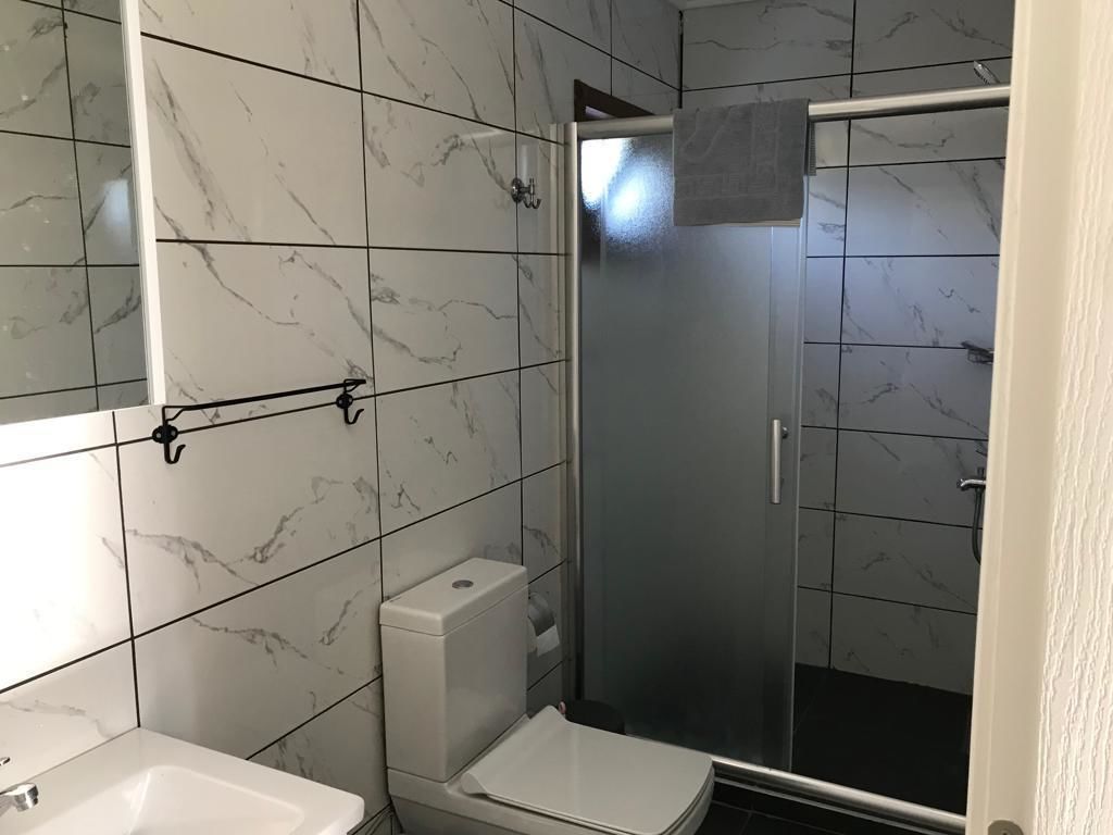 shower, rainfall showerhead, free toiletries, hair dryer