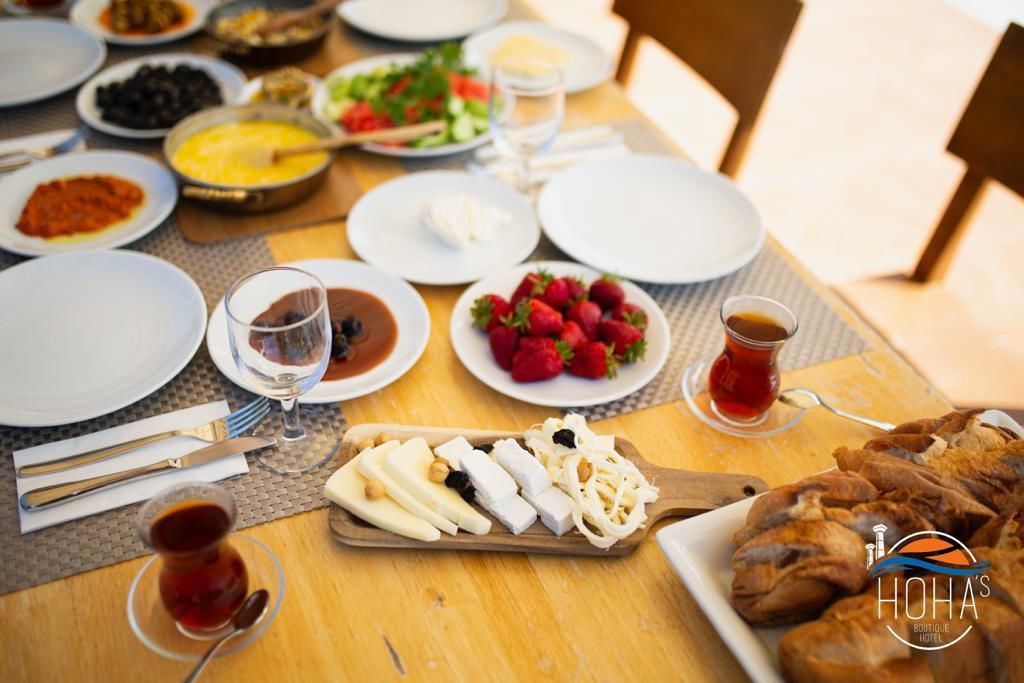 free daily full breakfast