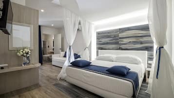 Vierbettzimmer (Acqua) | Minibar, Zimmersafe, Schreibtisch, Verdunkelungsvorhänge