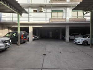 Ubetjent parkering (inkludert)