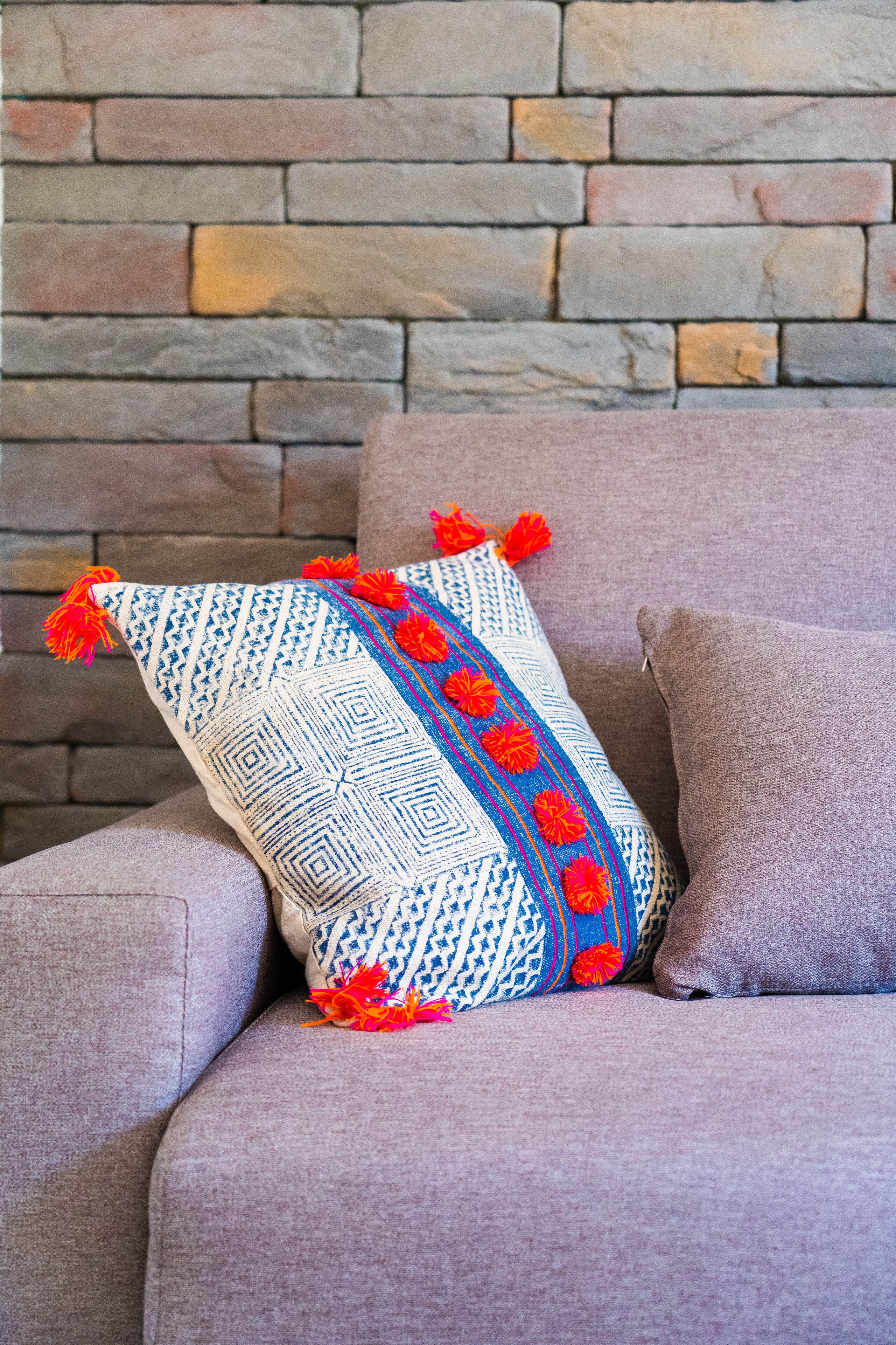 junior suite | living area | flat-screen tv