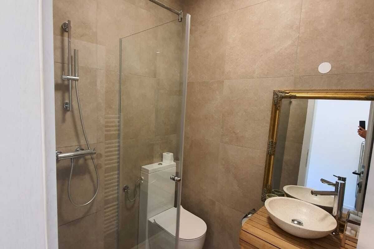 family studio suite | bathroom | towels