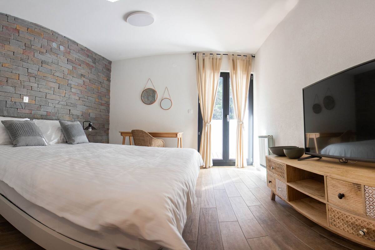 superior double room, balcony | 1 bedroom, in-room safe, soundproofing, free wifi