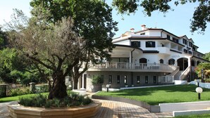 A large, multi-story building with a white exterior and a balcony. - Hotel Ortus Residence (Ankaran)