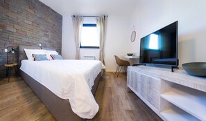 Caja fuerte, sistema de insonorización, wifi gratis y ropa de cama