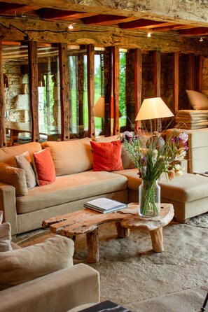 Televisión de pantalla plana 140 cm con canales de televisión digitales