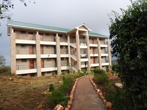 Vista frontal de la propiedad