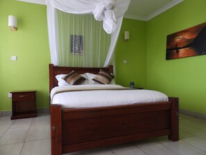 Literie de qualité supérieure, matelas mémoire de forme, bureau