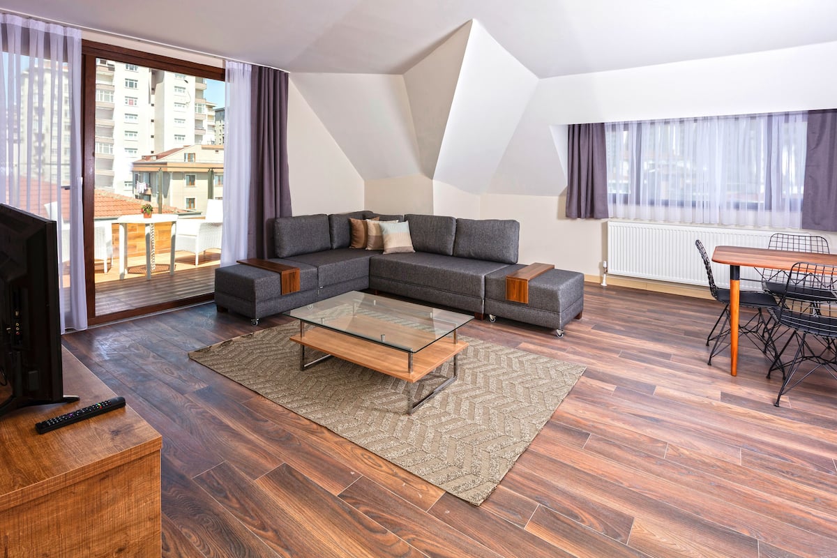 City Penthouse, 2 Bedrooms, Non Smoking, City View
