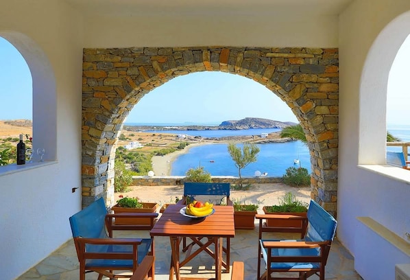 Kahden hengen huone, parveke, merinäköala | Terassi/patio