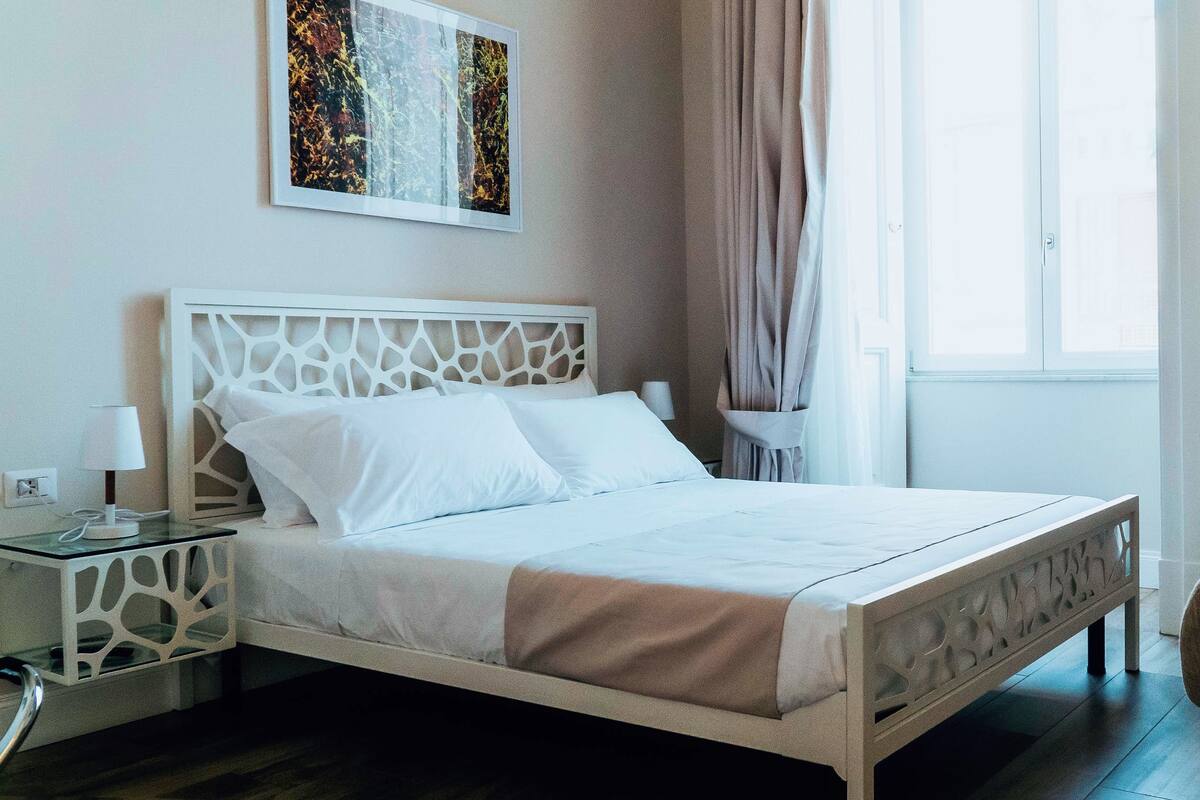 Economy-Doppelzimmer, 1 Doppelbett (1) | Daunenbettdecken, Zimmersafe, Schreibtisch