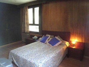 Tirai kedap cahaya, tempat tidur lipat/tambahan, dan Wi-Fi gratis