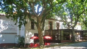 Vista frontal de la propiedad