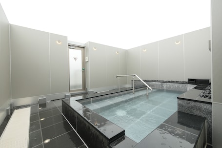 Public bath. Kin Hotel