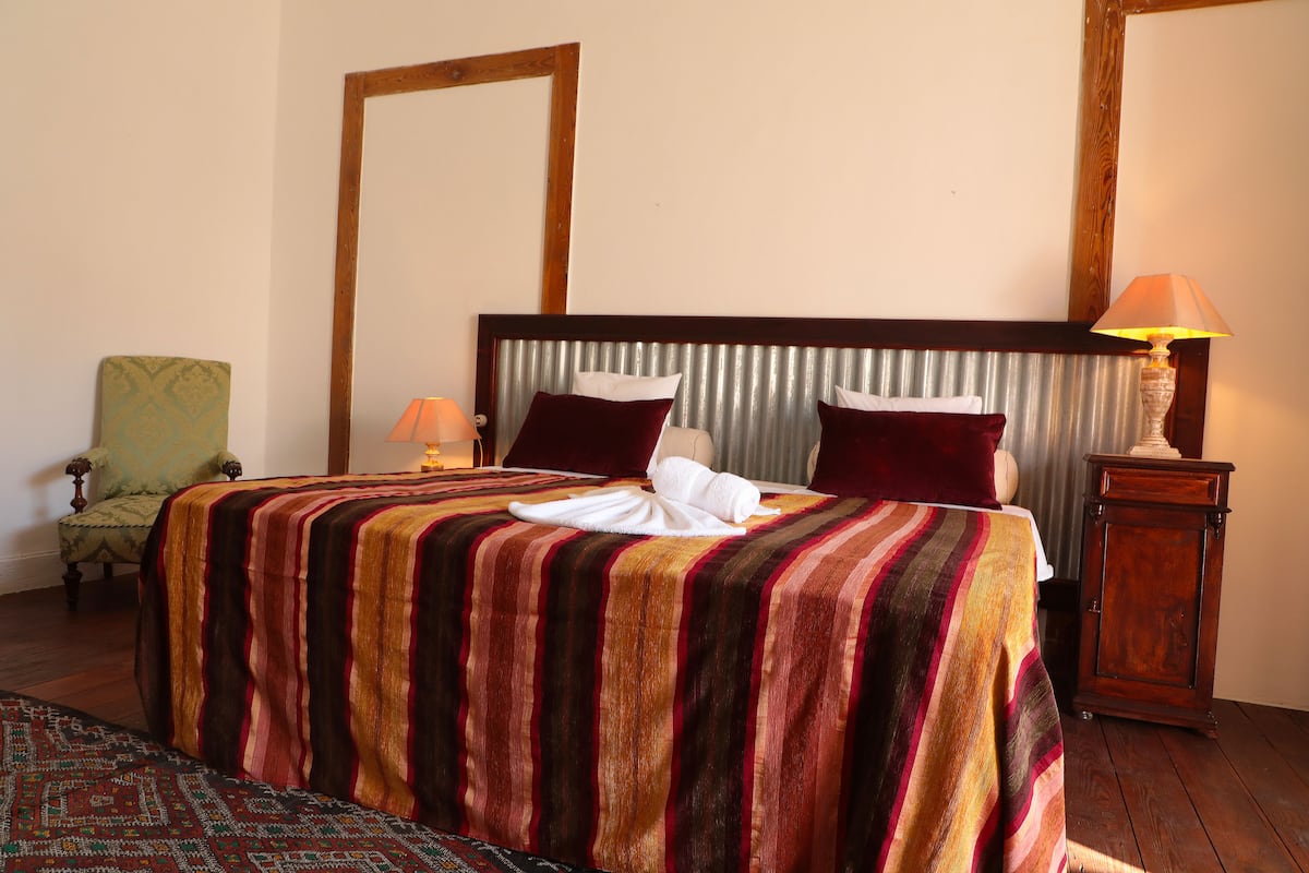 Blackout curtains, free WiFi, bed sheets